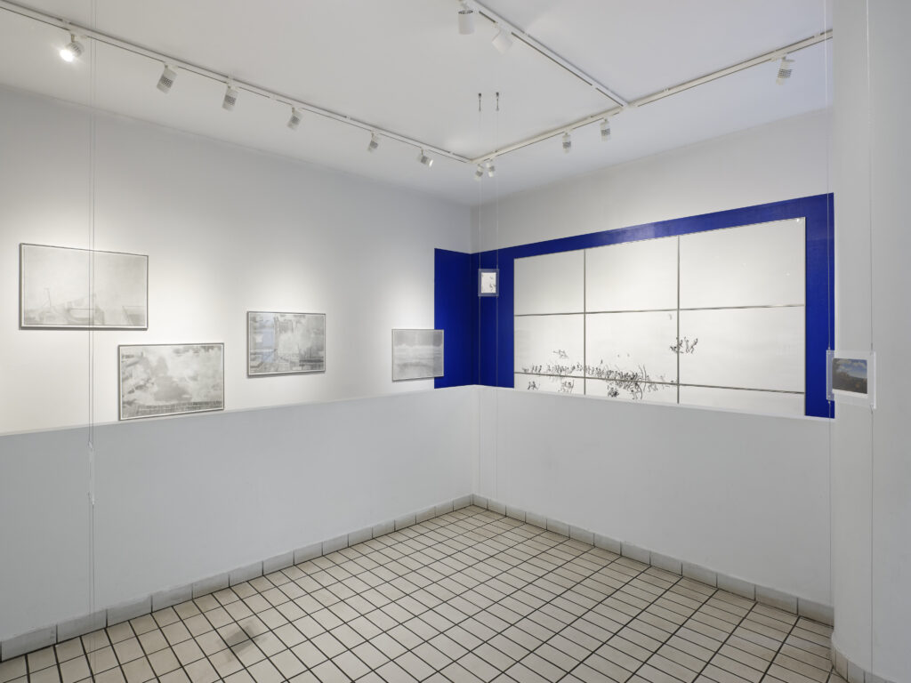 Artworks : © Aniruddha Biswas | ADAGP, Paris, 2026 ; © Dylan Altamiranda-Arévalo | ADAGP, Paris, 2026. Photograph : © Objets pointus.